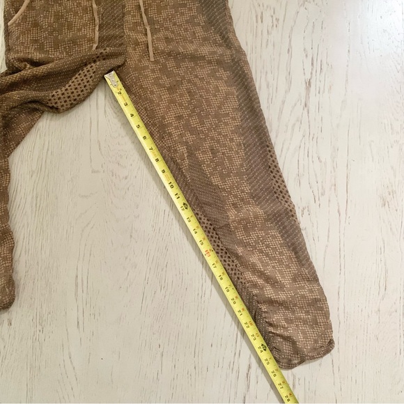 URBAN OUTFITTERS | SLIM DROP CROTCH PANT JOGGERS GEOMETRIC DESIGN LIGHTWEIGHT - Picture 6 of 8